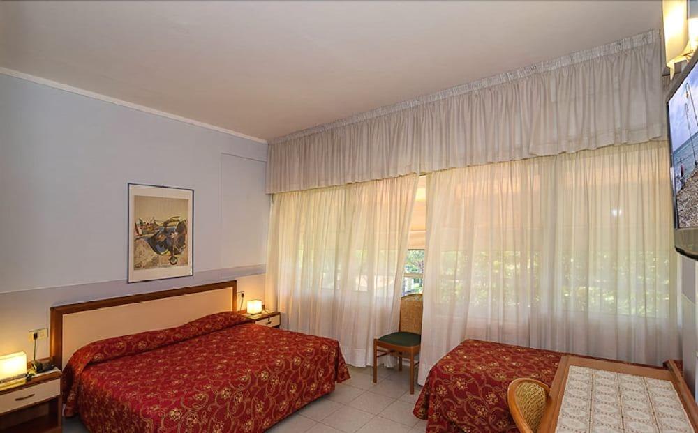 Hotel Le Ginestre Lido di Camaiore Exteriör bild